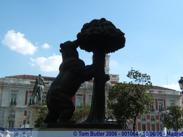 Photo ID: 001064, The symbol of Madrid, the Bear and the Strawberry tree, Madrid, Spain