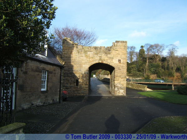 Photo ID: 003330, The medieval town gate, Warkworth, England