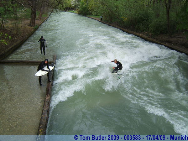Photo ID: 003583, Surfers in the Englischer Garten, Munich, Germany