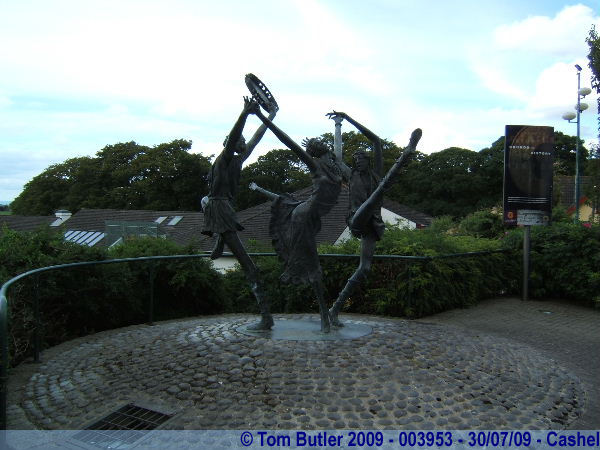 Photo ID: 003953, Dancing Statues at Br Bor, Cashel, Ireland