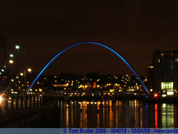 Photo ID: 004018, The Millennium bridge changes colour, Newcastle upon Tyne, England