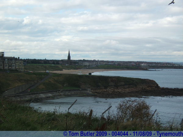 Photo ID: 004044, Looking up the coast from the priory, Tynemouth, England