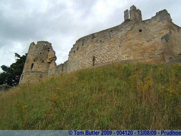Photo ID: 004120, The ruins of the curtain wall, Prudhoe, England