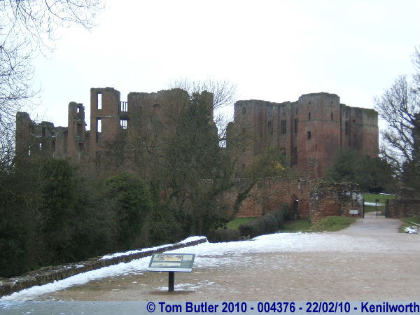 Photo ID: 004376, Approaching the ruins of Kenilworth Castle, Kenilworth, England