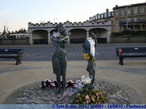 Photo ID: 004581, A statue to those left behind, Fleetwood, England
