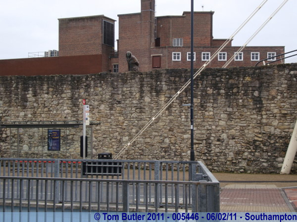 Photo ID: 005446, The walls in the morning drizzle, Southampton, England