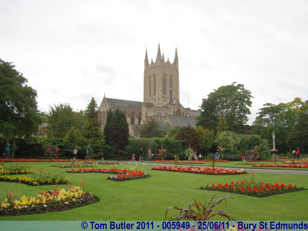 Photo ID: 005949, Looking across the Abbey Gardens to St Edmundsbury Cathedral, Bury St Edmunds, England