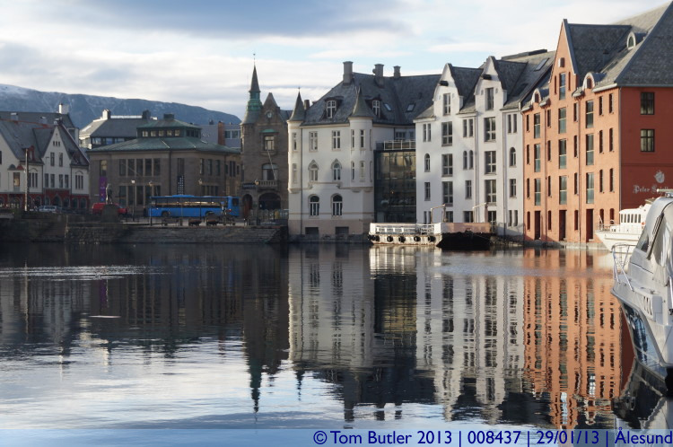 Photo ID: 008437, Art Nouveau reflecting in the canal, lesund, Norway