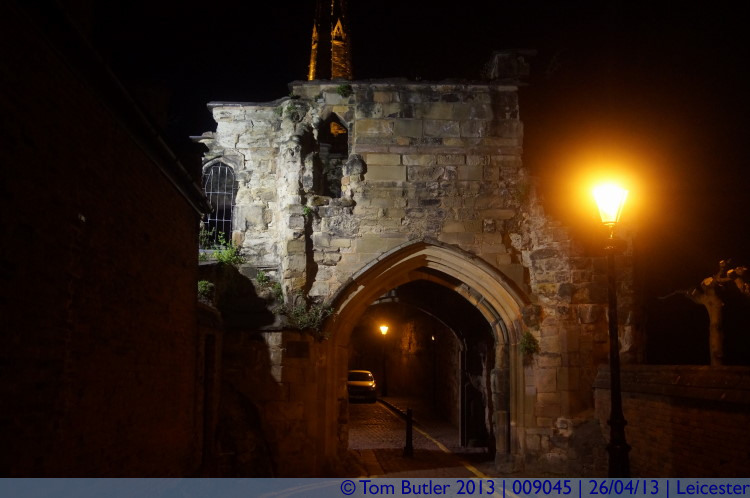 Photo ID: 009045, Castle gate at night, Leicester, England