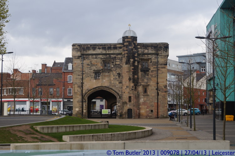 Photo ID: 009078, Approaching the Magazine gate, Leicester, England