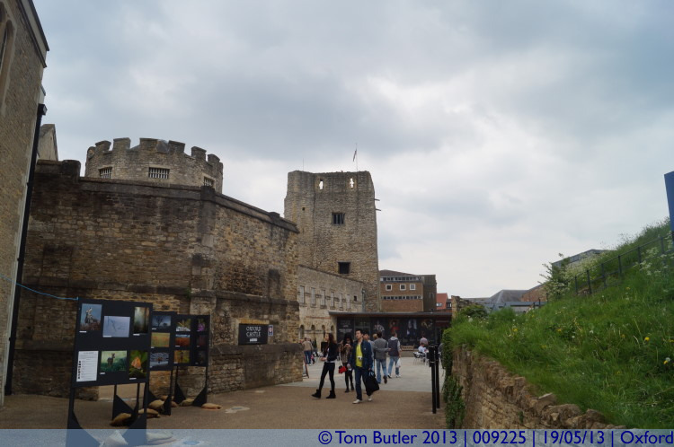Photo ID: 009225, Approaching the castle, Oxford, England