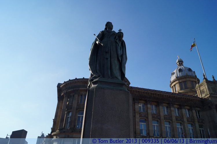 Photo ID: 009335, Queen Victoria standing over her square, Birmingham, England