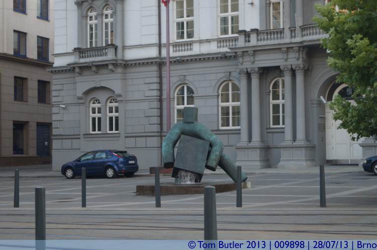 Photo ID: 009898, Statue in the Centre, Brno, Czechia