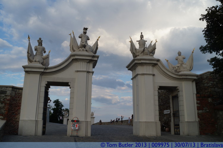Photo ID: 009975, Castle gateway, Bratislava, Slovakia