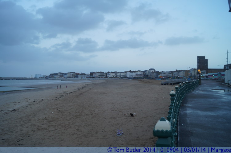 Photo ID: 010904, Looking along the bay, Margate, England