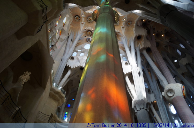 Photo ID: 011385, Light reflecting on a column, Barcelona, Spain