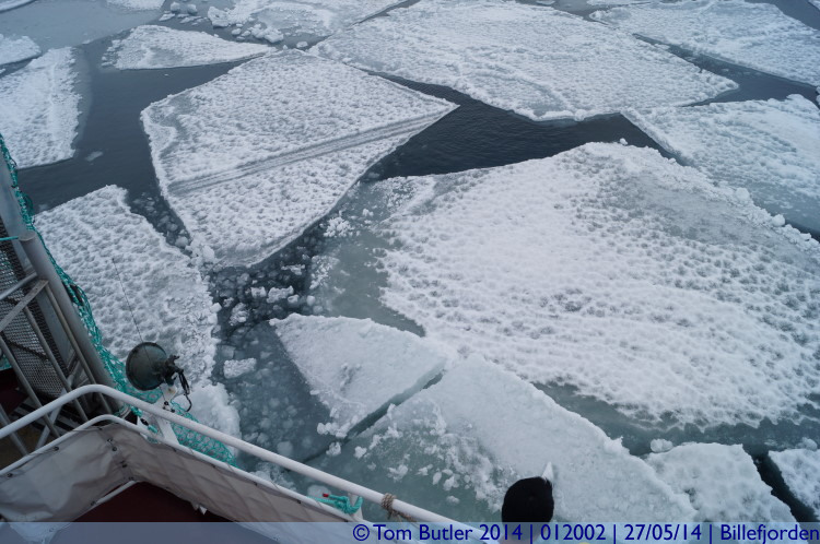 Photo ID: 012002, Ice breaking, Billefjorden, Norway