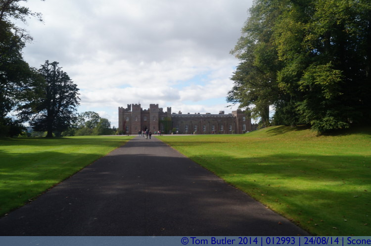 Photo ID: 012993, Looking up the drive, Scone, Scotland