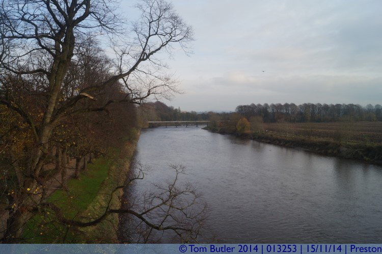 Photo ID: 013253, Looking up the Ribble, Preston, England