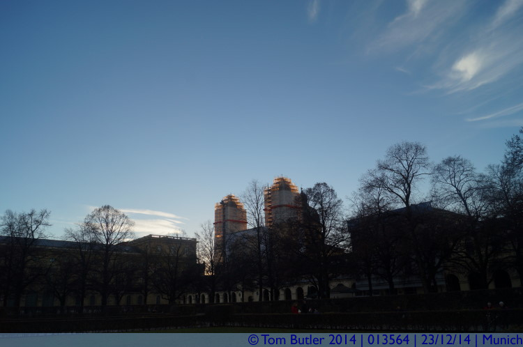 Photo ID: 013564, The last of the days sun in the Hofgarten, Munich, Germany