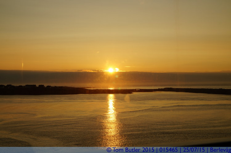 Photo ID: 015465, Sun bobs along the horizon, Berlevg, Norway