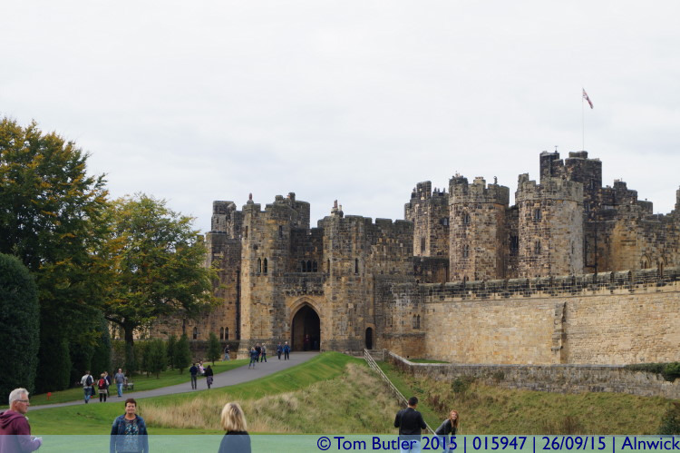 Photo ID: 015947, Castle buildings, Alnwick, England