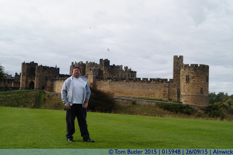 Photo ID: 015948, Outside the castle, Alnwick, England