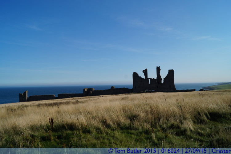 Photo ID: 016024, Looking back on the ruins, Craster, England