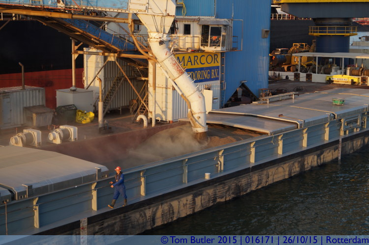 Photo ID: 016171, Filling a barge, Rotterdam, Netherlands