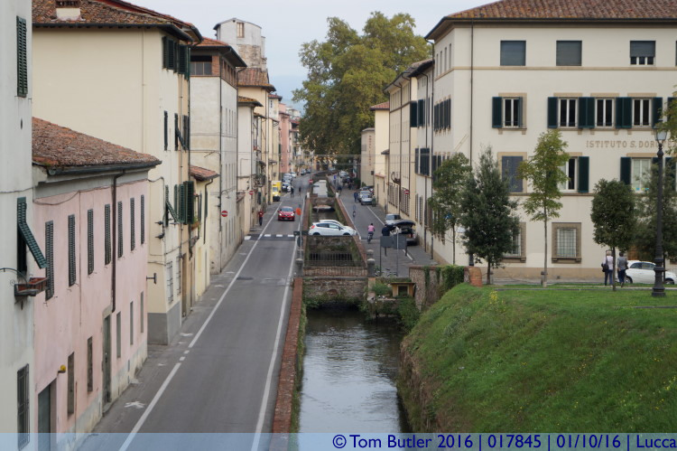 Photo ID: 017845, Canal inside the city, Lucca, Italy