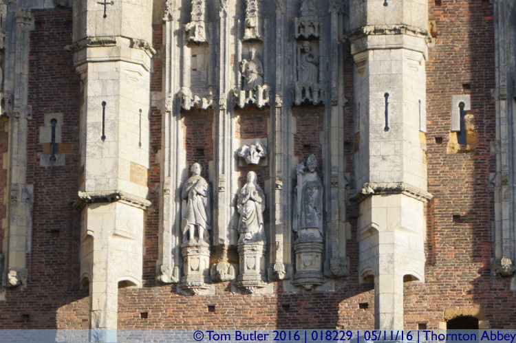 Photo ID: 018229, Statues on the gatehouse, Thornton Abbey, England