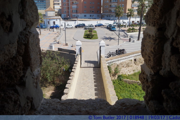 Photo ID: 018948, Guarding the entrance, Cadiz, Spain