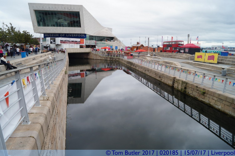 Photo ID: 020185, The Leeds Liverpool Canal, Liverpool, England