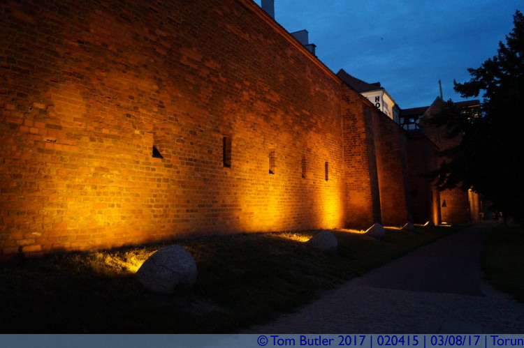 Photo ID: 020415, City walls at night, Torun, Poland