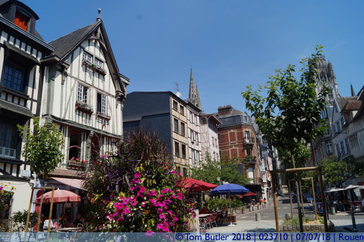 Photo ID: 023710, In the Place du Lieutenant Aubert, Rouen, France