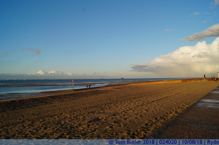 Photo ID: 024020, Beach in evening sun, Ryde, Isle of Wight