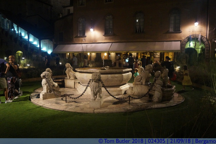 Photo ID: 024305, Piazza Vecchia, Bergamo, Italy