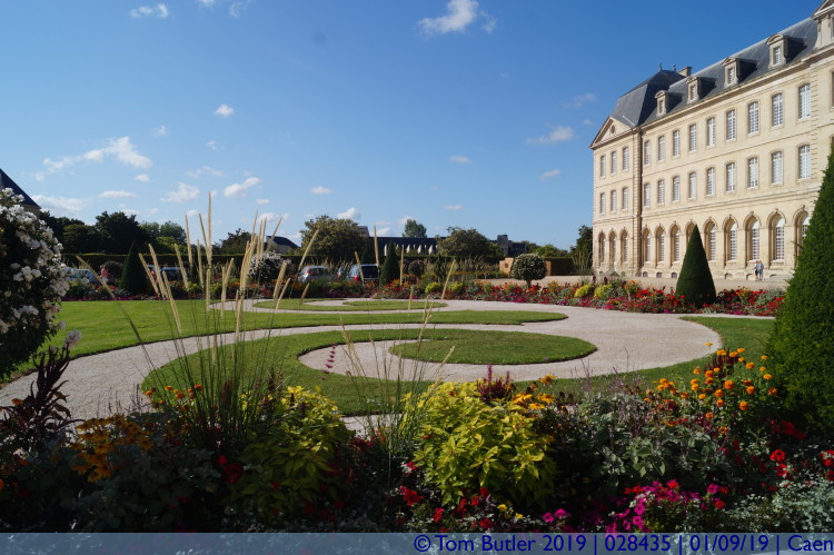 Photo ID: 028435, Htel De Ville gardens, Caen, France