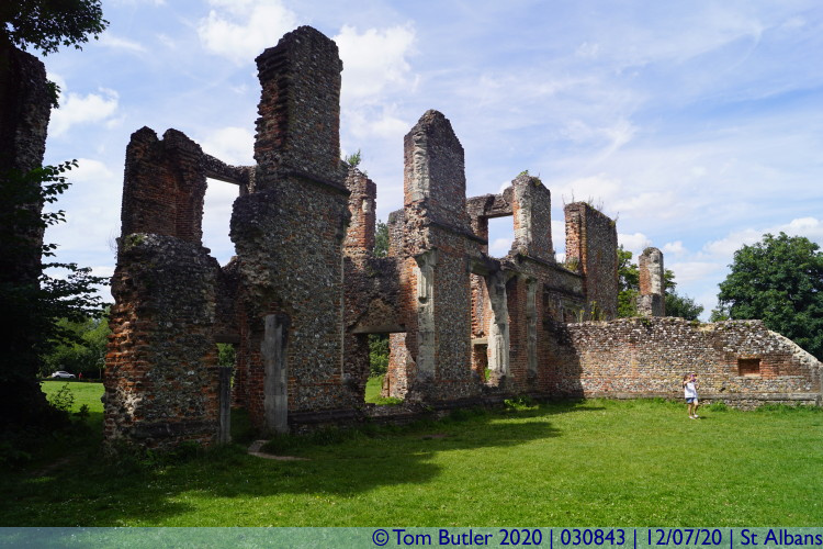 Photo ID: 030843, Inside the ruins of Lee House, St Albans, England