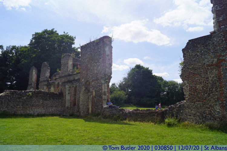 Photo ID: 030850, Tudor house on a medieval nunnery, St Albans, England