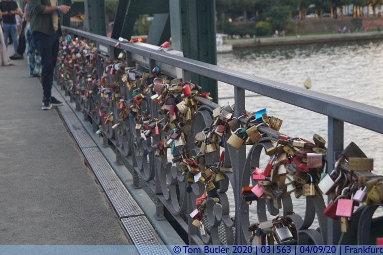 Photo ID: 031563, Love locks, Frankfurt am Main, Germany