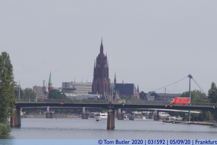 Photo ID: 031592, Heading back upstream, Frankfurt am Main, Germany