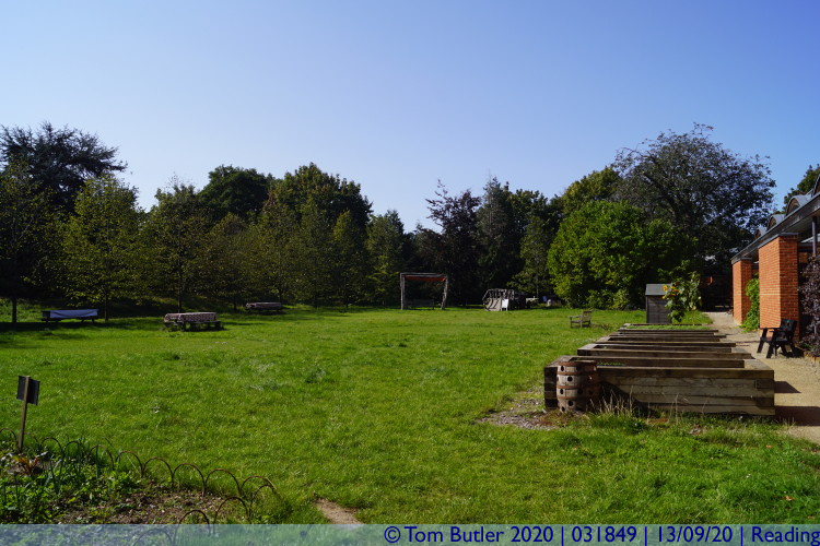 Photo ID: 031849, In the MERLs Garden, Reading, England