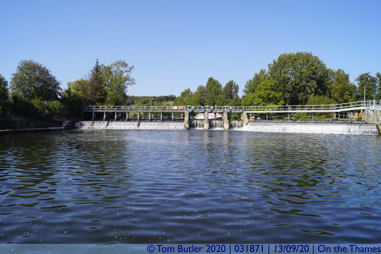Photo ID: 031871, Main part of the weir, On the Thames, England