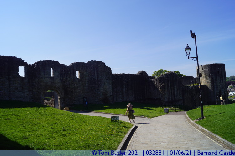 Photo ID: 032881, Approaching the castle, Barnard Castle, England