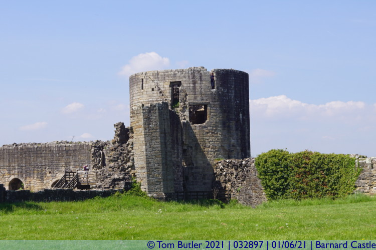 Photo ID: 032897, Round tower, Barnard Castle, England