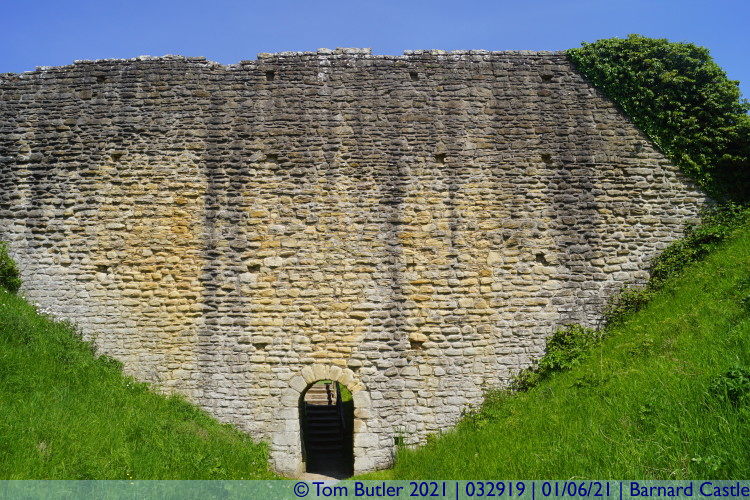 Photo ID: 032919, Wall in the ditch, Barnard Castle, England