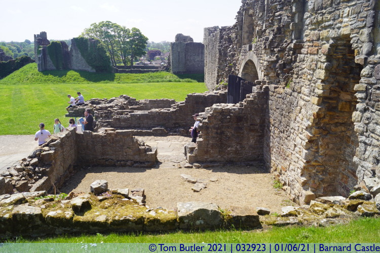 Photo ID: 032923, Gate house ruins, Barnard Castle, England