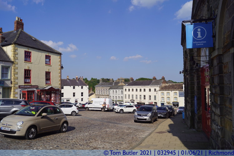 Photo ID: 032945, View from the market, Richmond, England