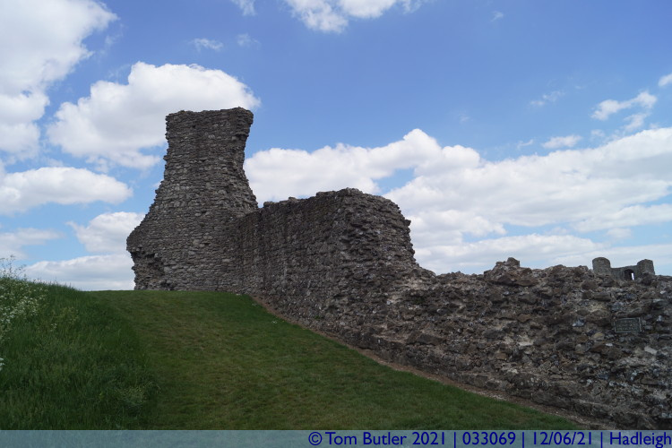 Photo ID: 033069, Outer walls of the castle, Hadleigh, England